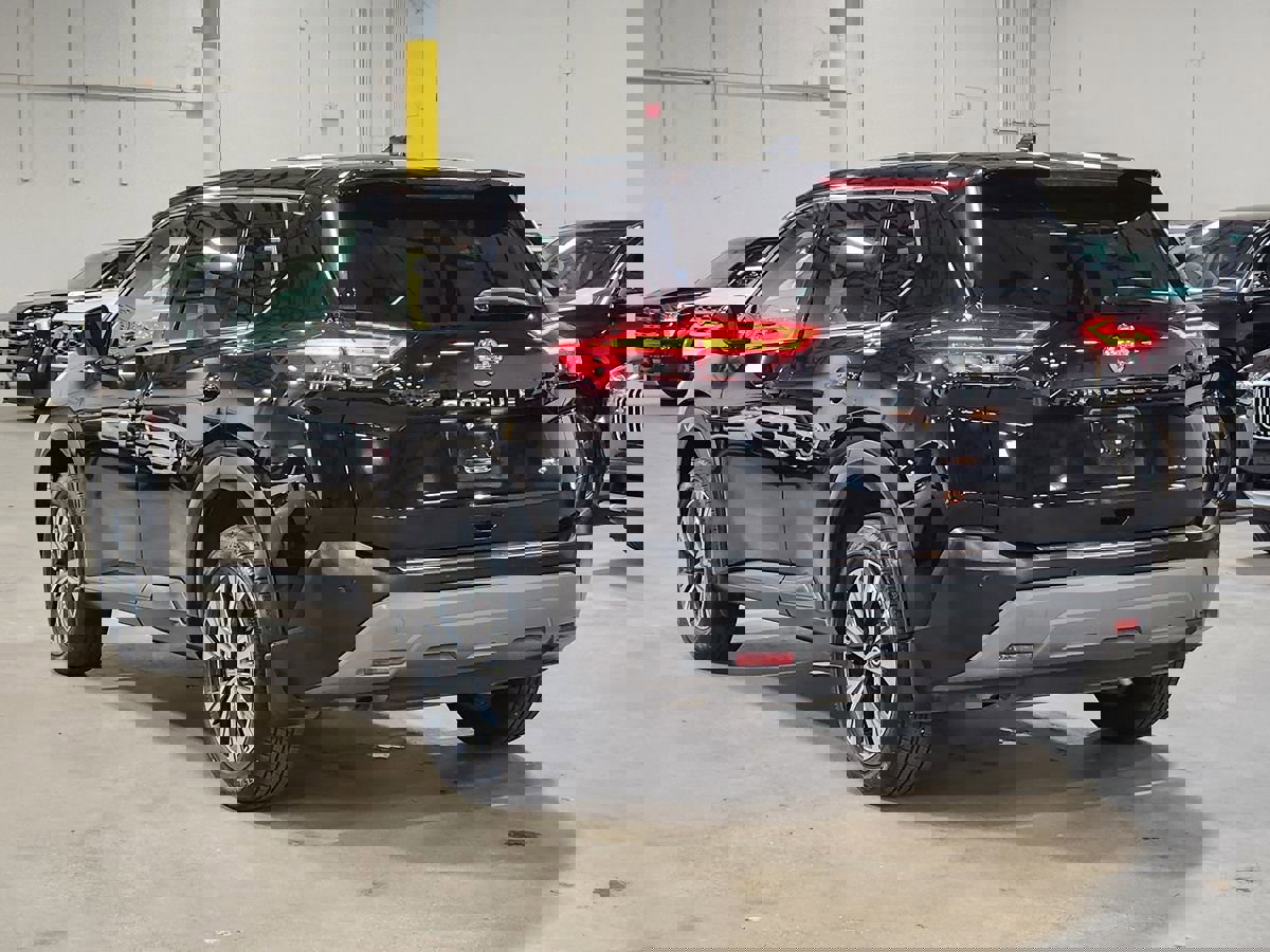 Used 2021 Nissan Rogue SV image 11