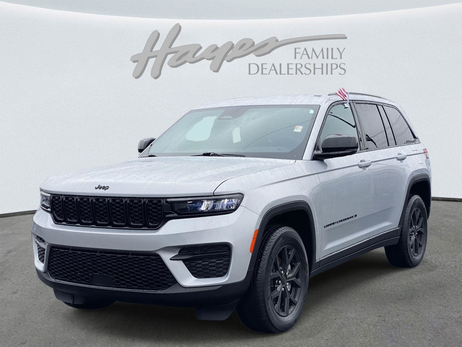 Certified 2024 Jeep Grand Cherokee Altitude image 37