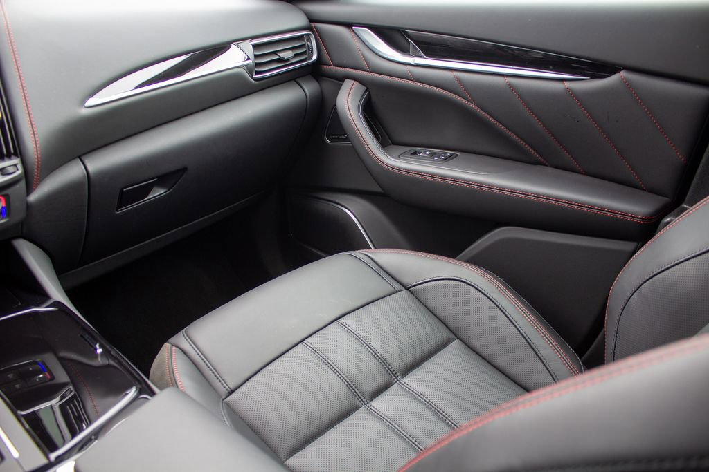 Used 2024 Maserati Levante GT Ultima image 20