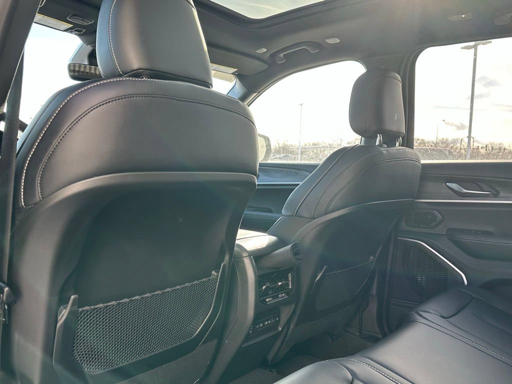 New 2026 Jeep Grand Cherokee Limited AWD/4WD image 13