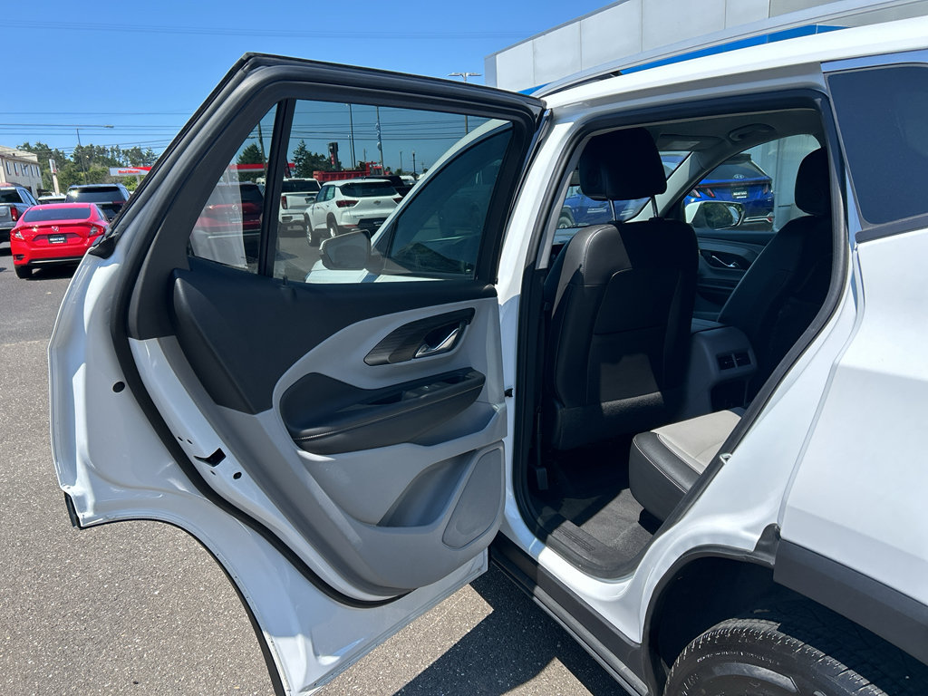 Used 2023 GMC Terrain SLT w/ Infotainment Package II AWD/4WD image 34