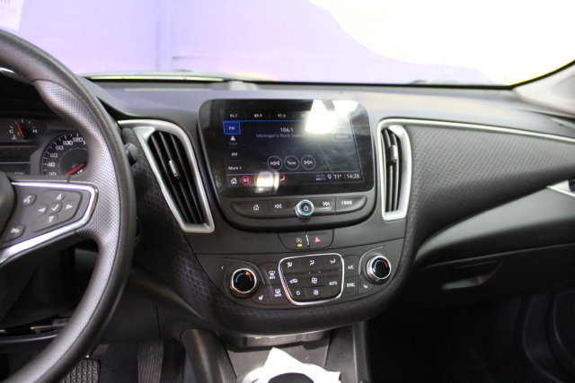 Used 2023 Chevrolet Malibu LT FWD image 13