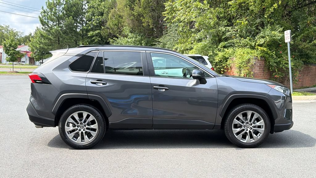 Used 2021 Toyota RAV4 XLE Premium AWD/4WD image 4