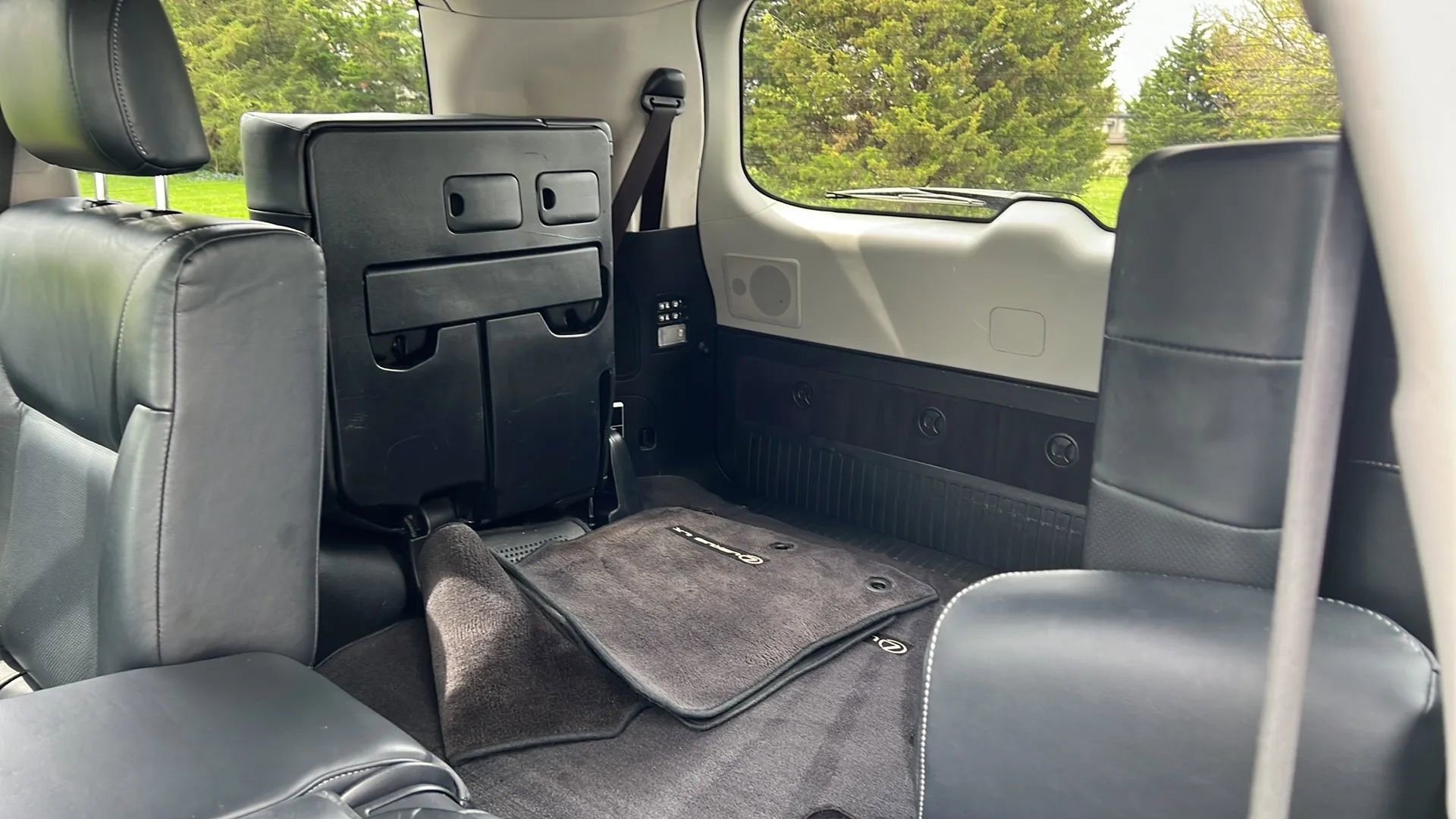 Used 2013 Lexus LX 570 4WD w/ Luxury Pkg image 14