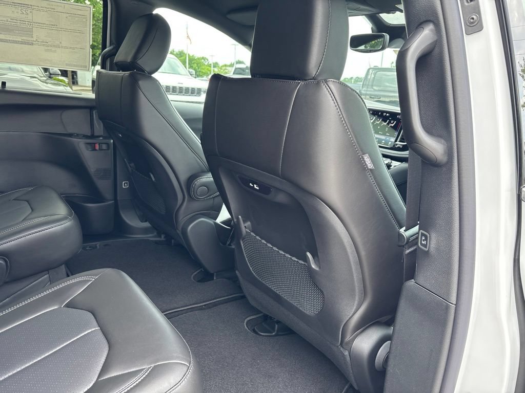 New 2027 Chrysler Pacifica Select FWD image 41