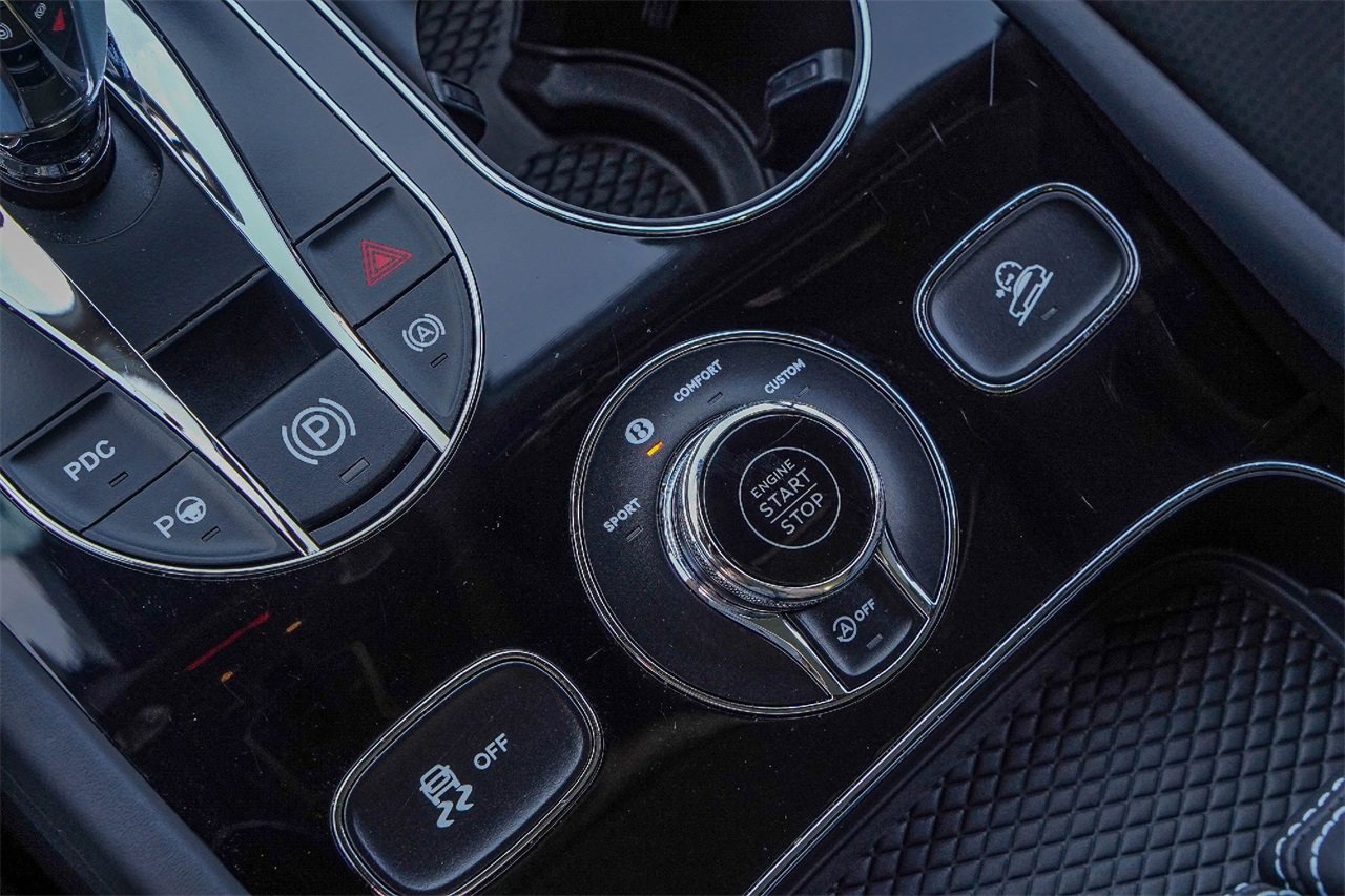 Used 2023 Bentley Bentayga image 31