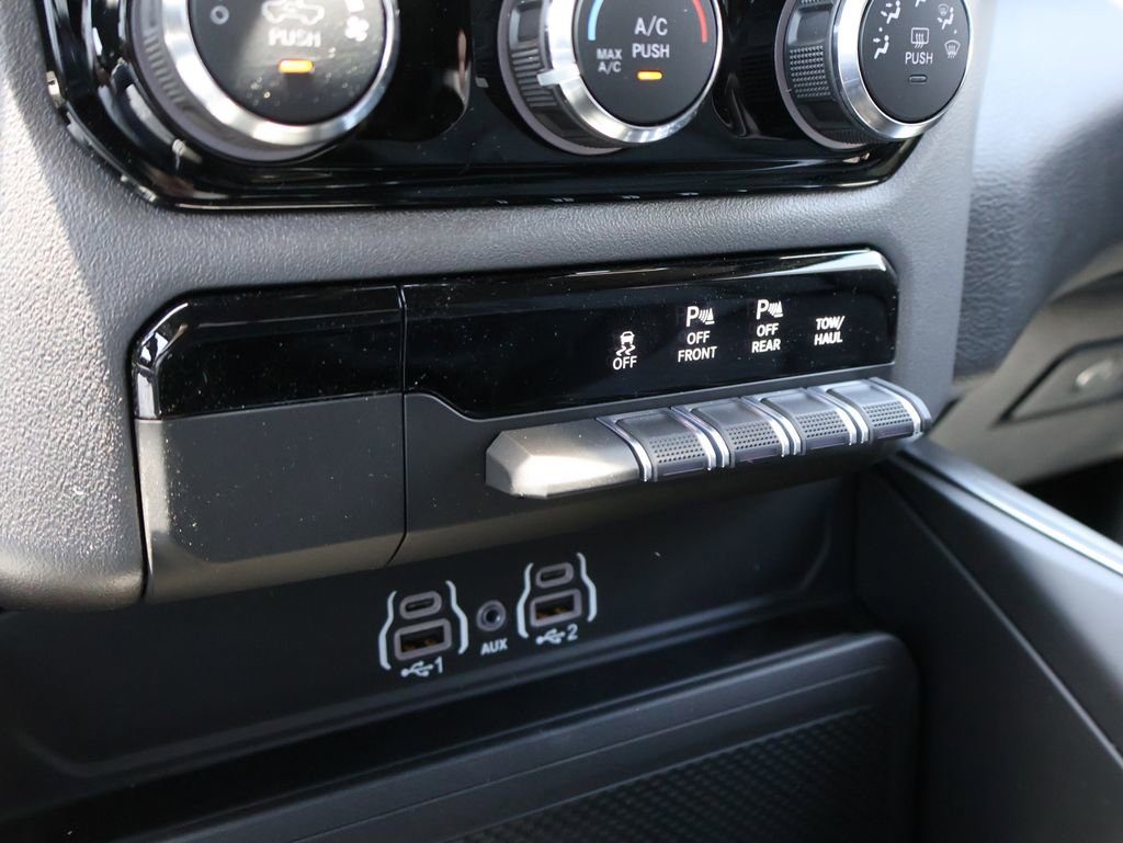 New 2026 RAM 1500 Express AWD/4WD image 37