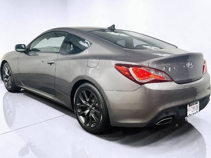 Used 2013 Hyundai Genesis 2.0T RWD image 4