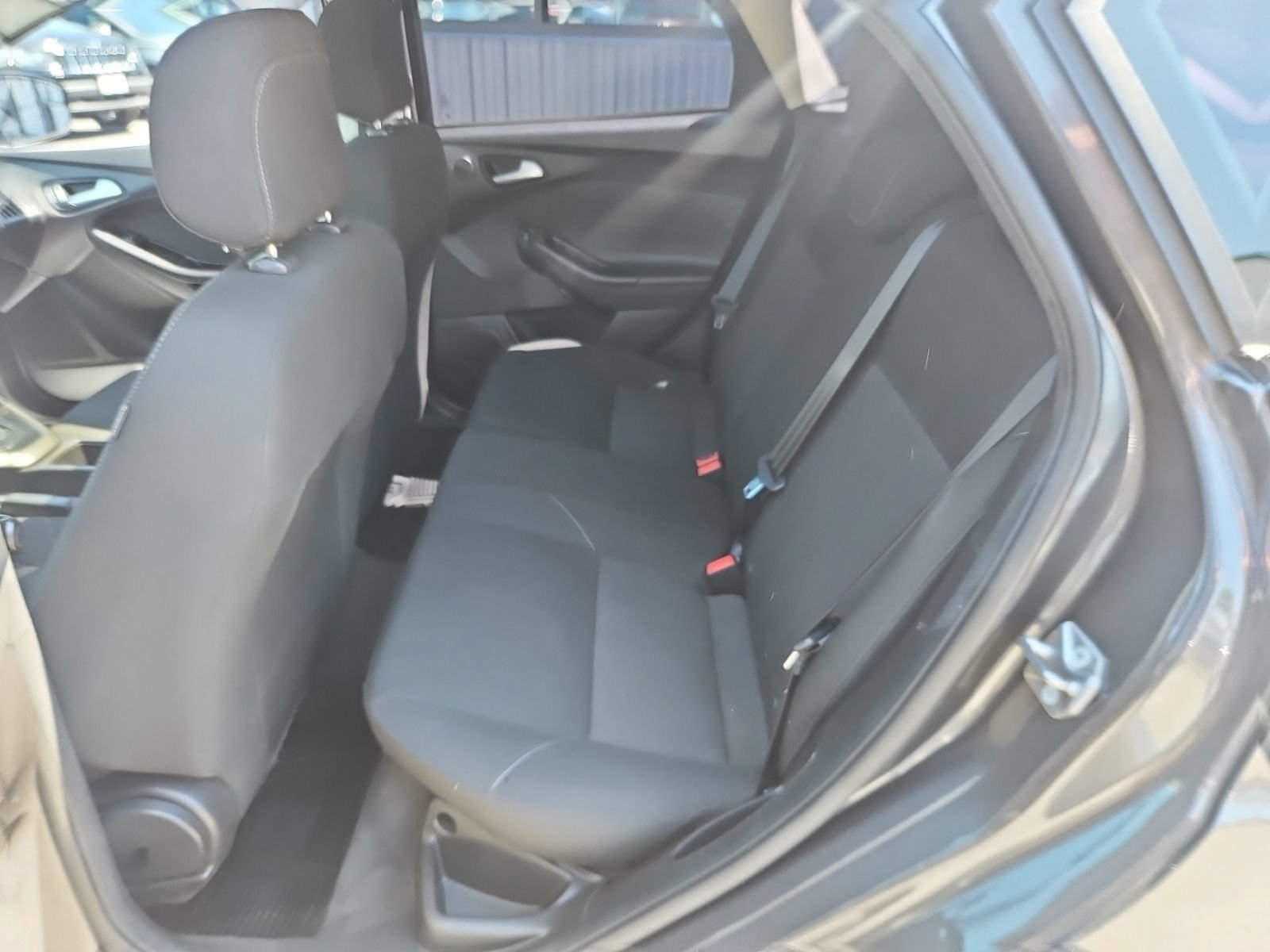 Used 2018 Ford Focus SEL w/ Cold Weather Package FWD image 15