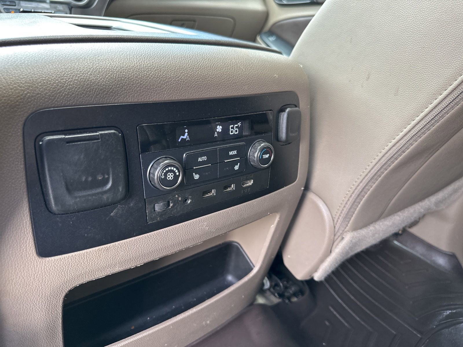 Used 2018 Chevrolet Suburban LT AWD/4WD image 18