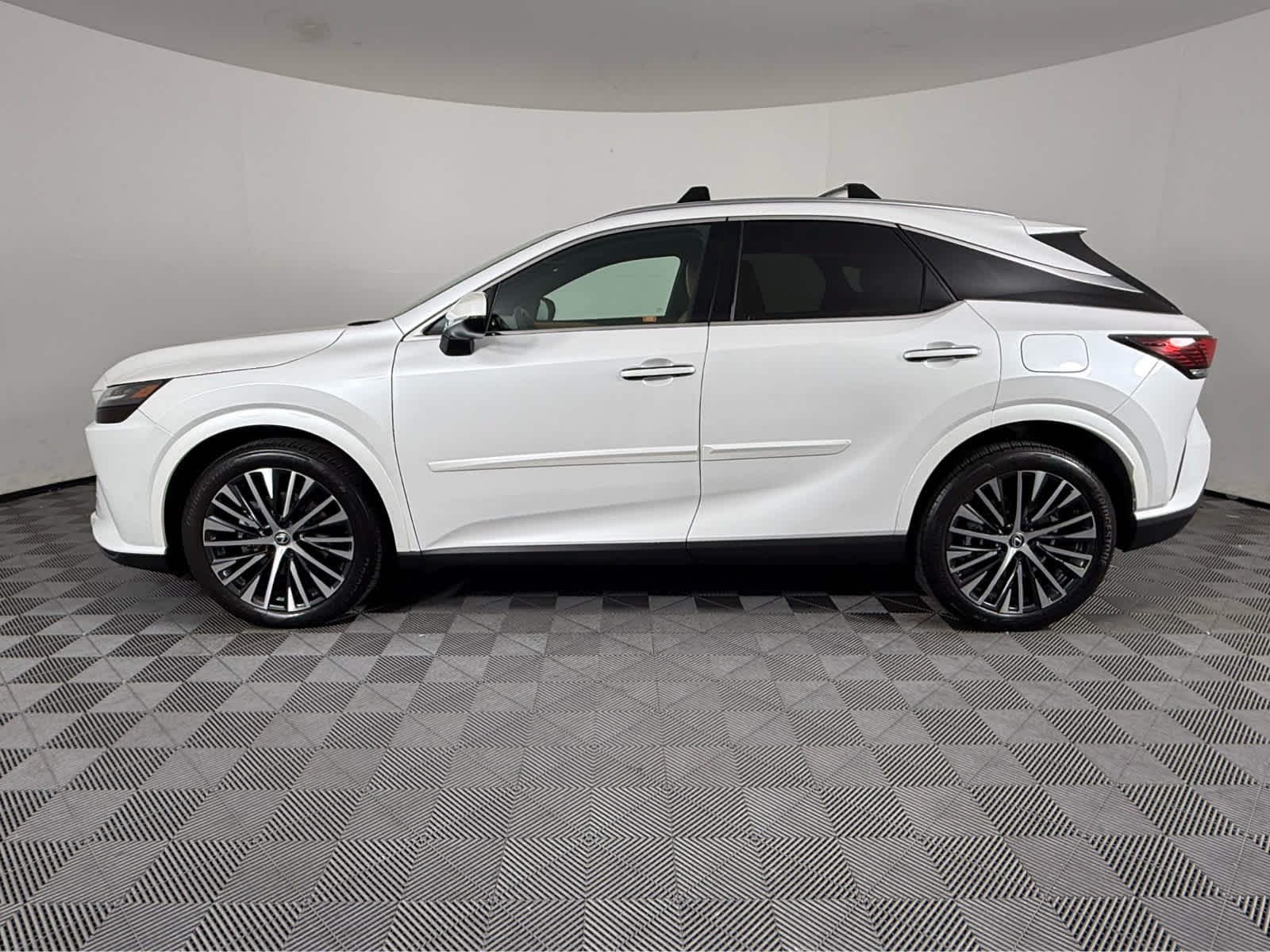Used 2023 Lexus RX 350 w/ Cold Area Package AWD/4WD image 6