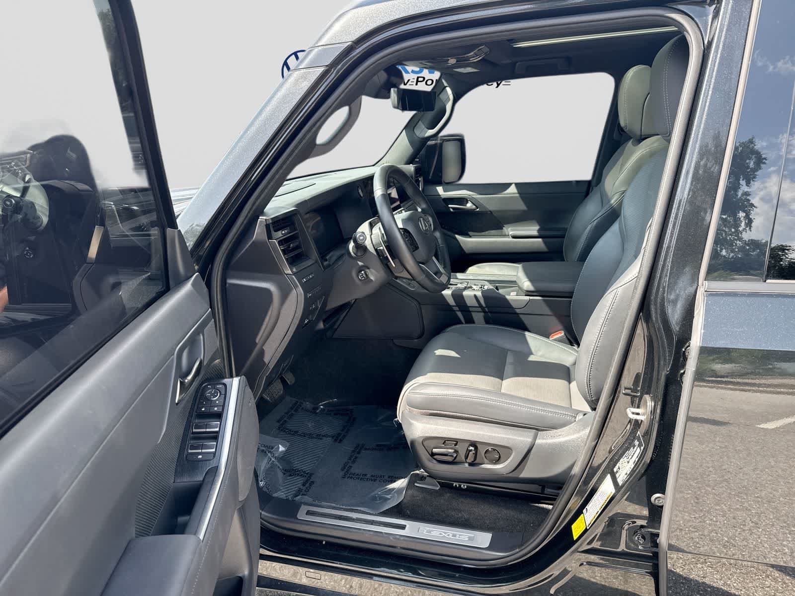 Used 2025 Lexus GX 550 w/ Accessory Package (2T) AWD/4WD image 10