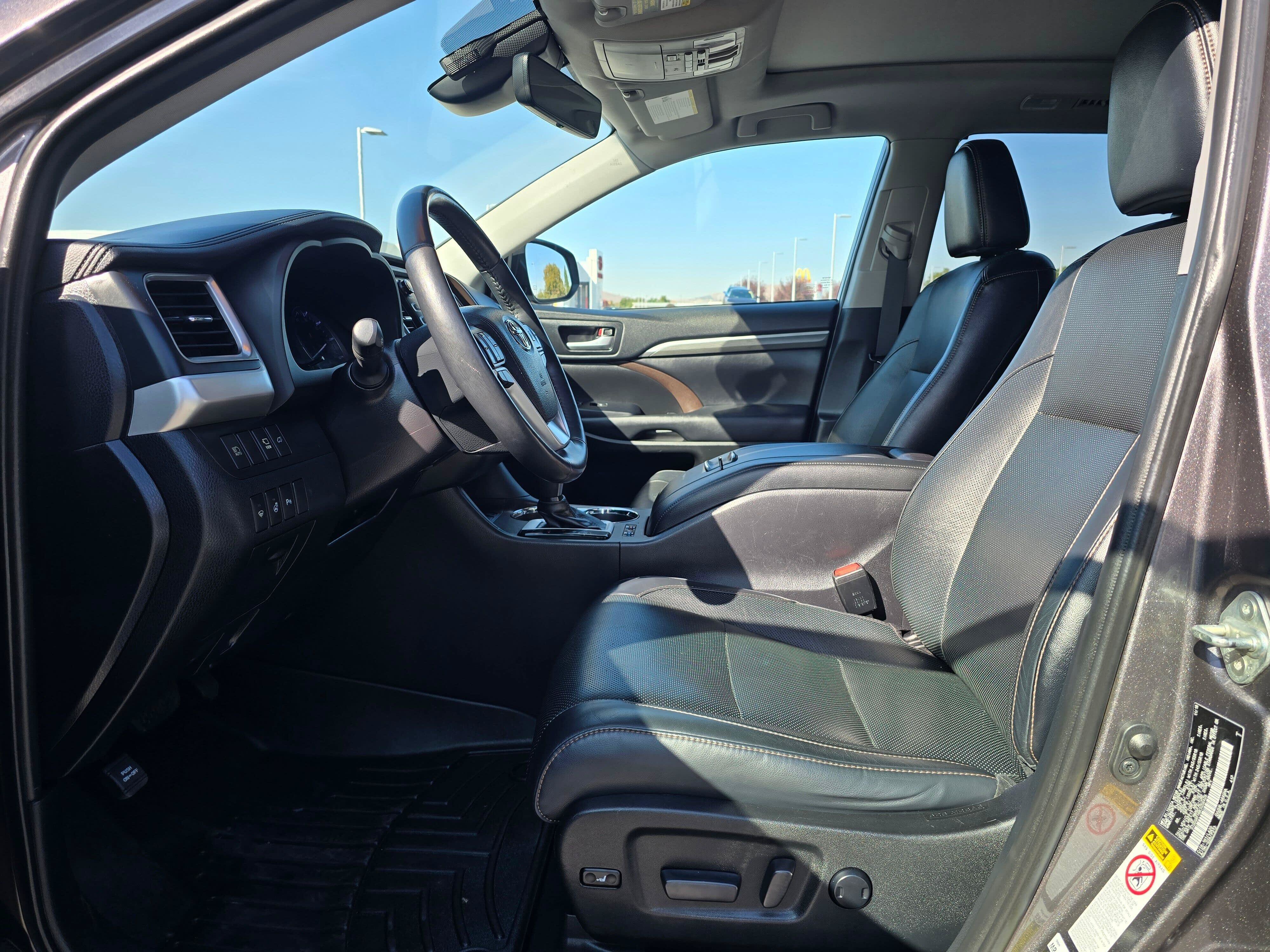 Used 2019 Toyota Highlander Limited Platinum AWD/4WD image 18