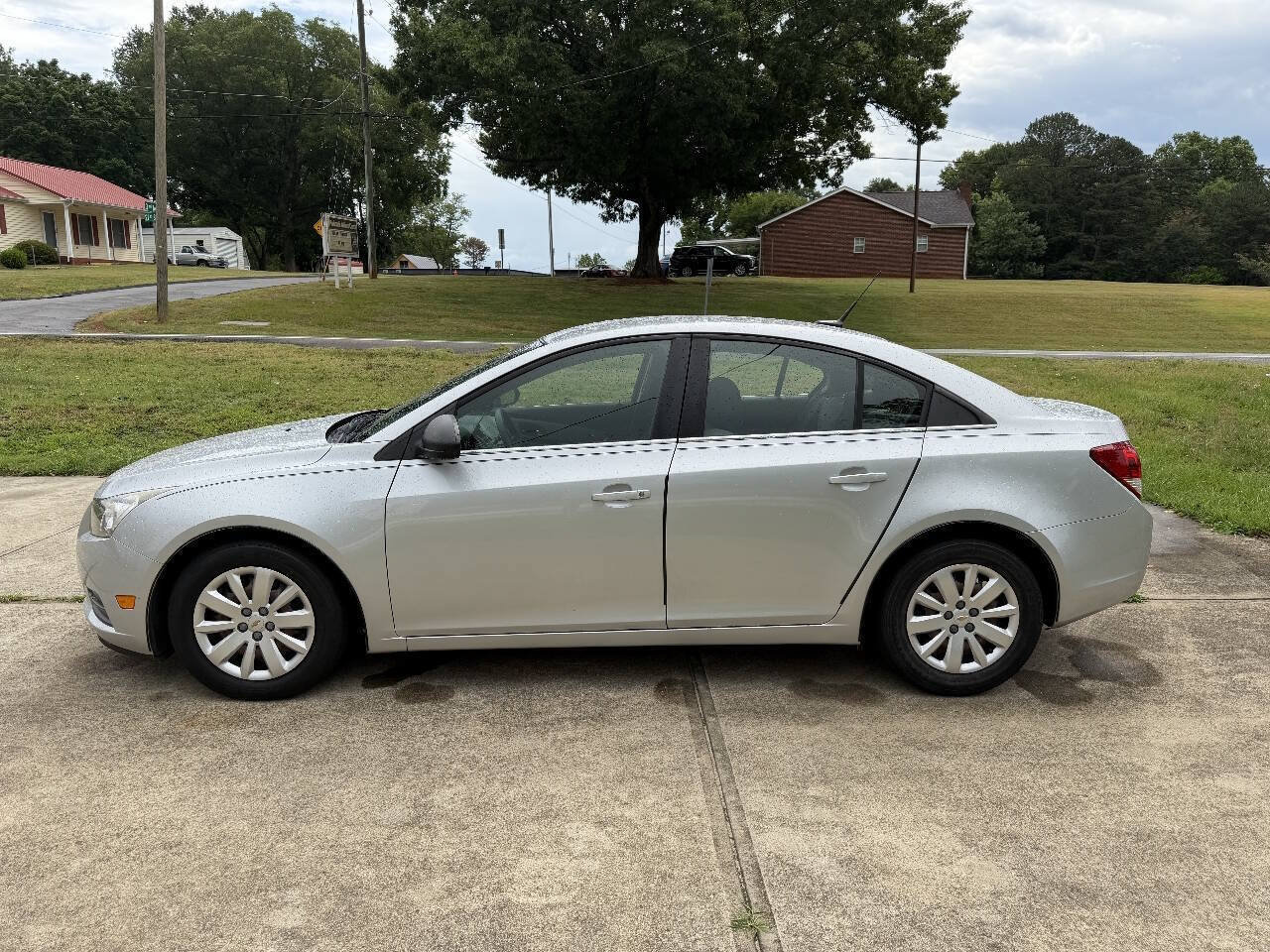 Used 2011 Chevrolet Cruze LS FWD image 5