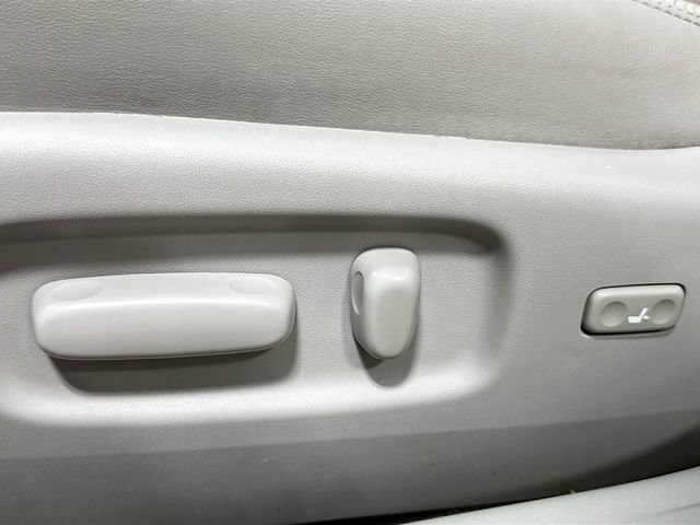 Used 2012 Toyota Avalon Limited image 21