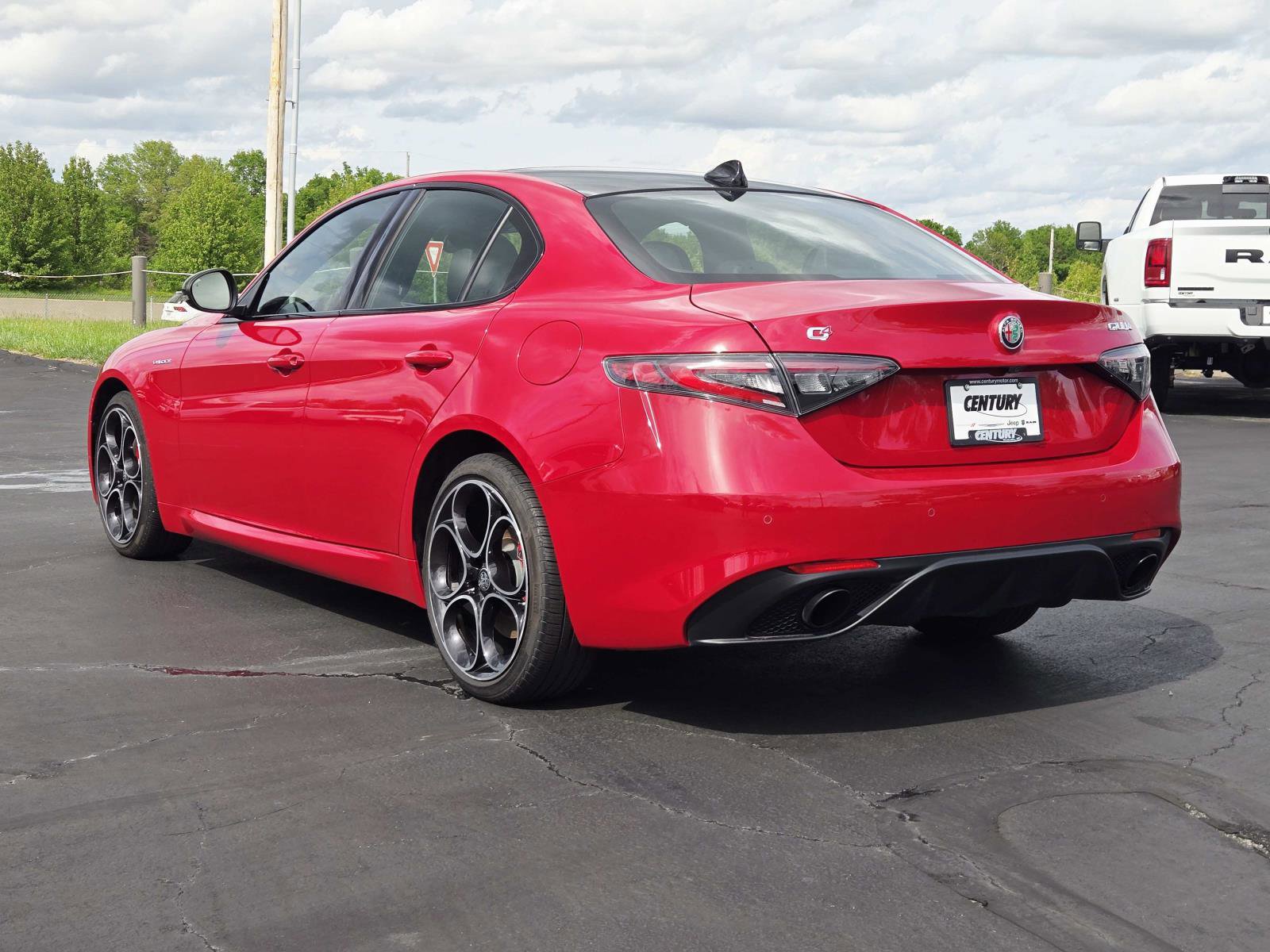 Used 2024 Alfa Romeo Giulia Veloce AWD/4WD image 6
