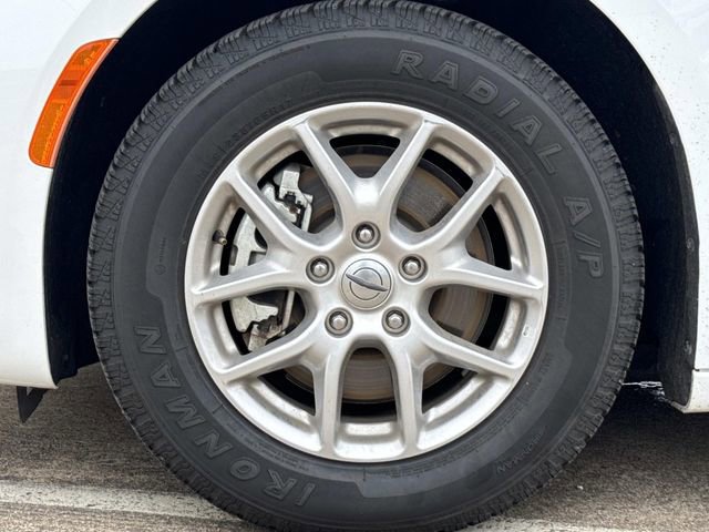 Used 2024 Chrysler Pacifica Touring-L image 6