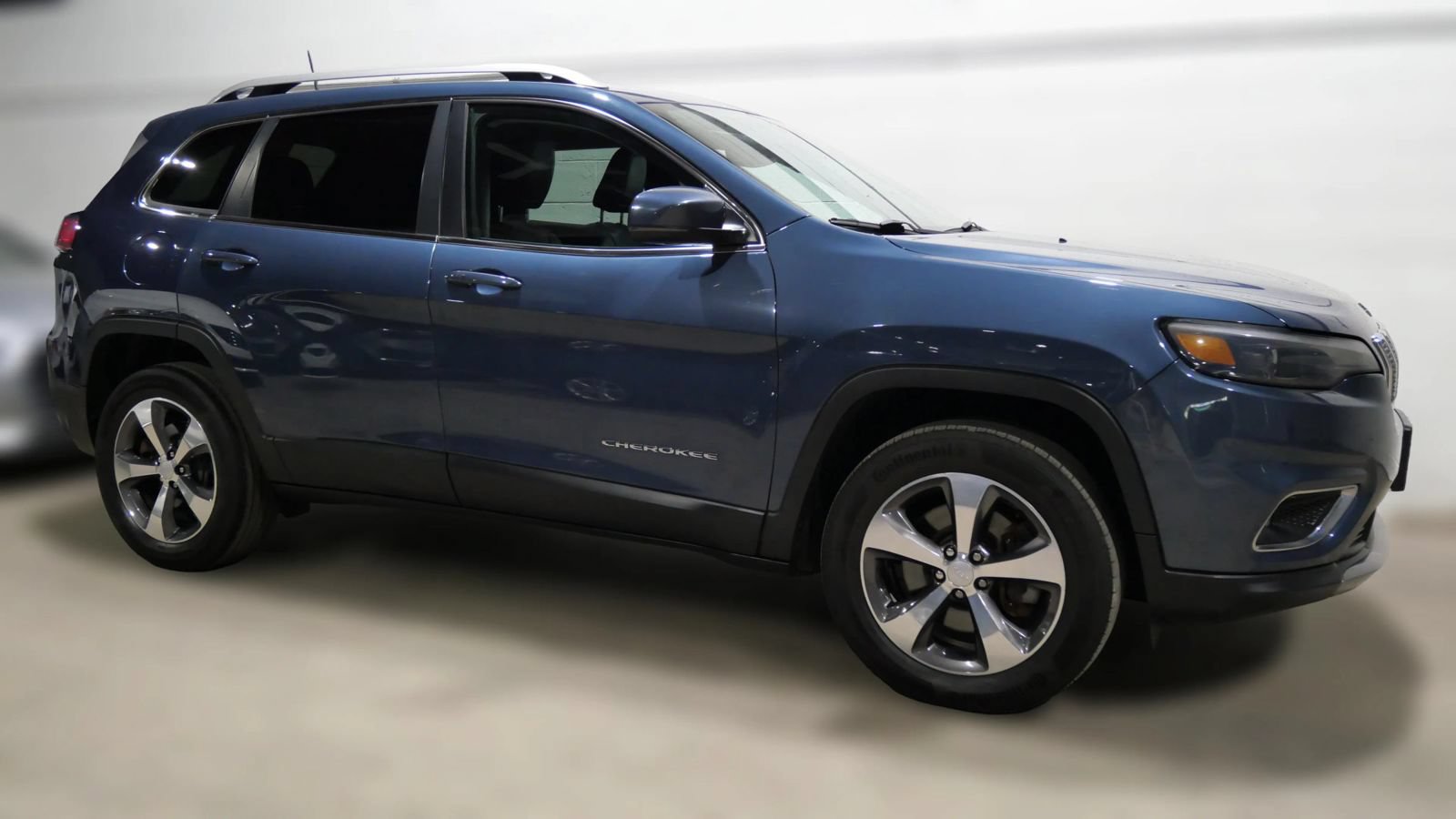 Used 2019 Jeep Cherokee Limited AWD/4WD image 3