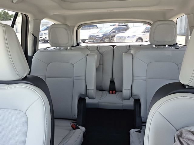 New 2026 Lincoln Aviator 2WD w/ Jet Appearance Package image 16