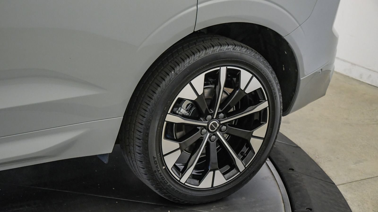 Certified 2026 Volvo XC60 B5 Plus w/ Climate Package PRO AWD/4WD image 11