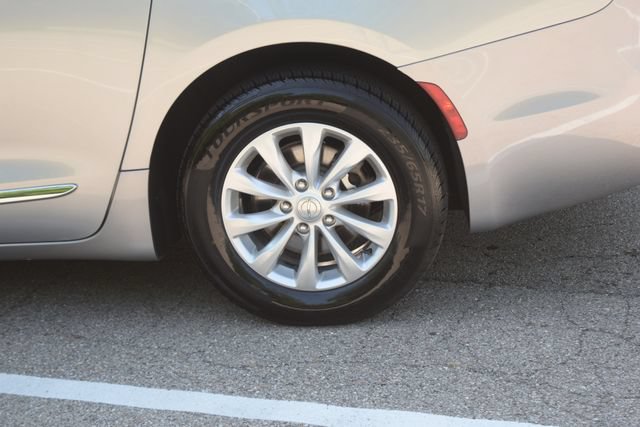 Used 2017 Chrysler Pacifica Touring-L FWD image 28