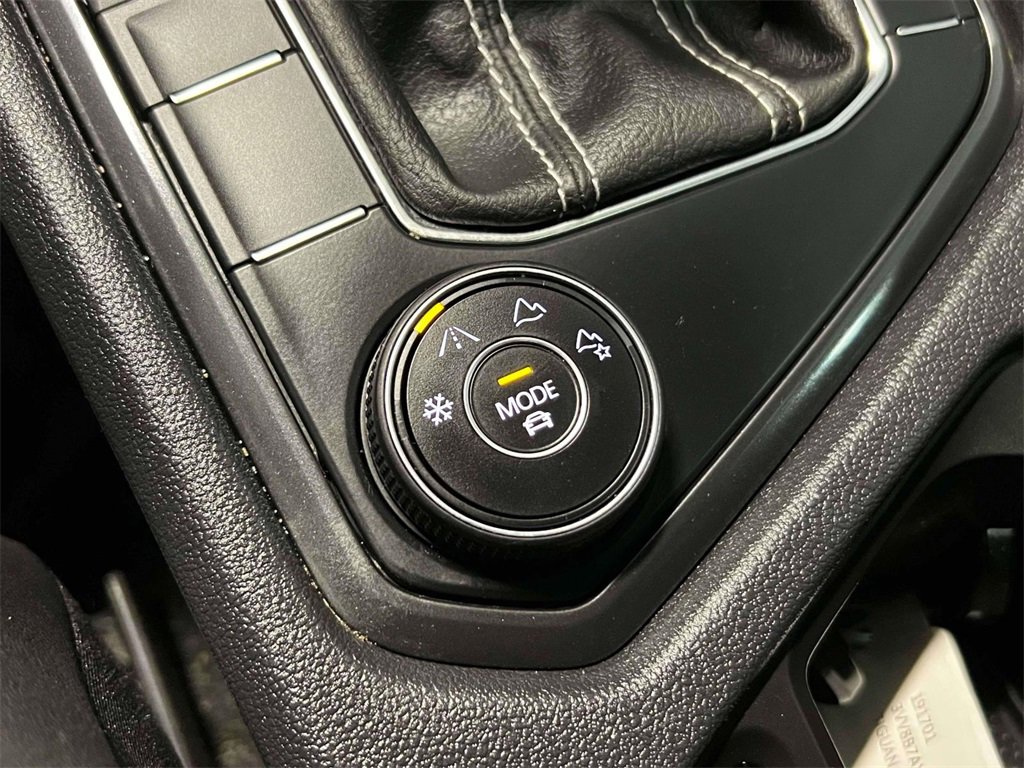 Used 2023 Volkswagen Tiguan SE R-Line image 34