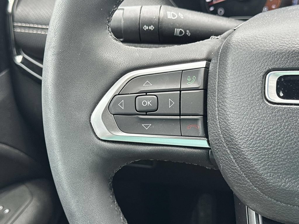 Used 2023 Jeep Compass Latitude w/ Convenience Group AWD/4WD image 21