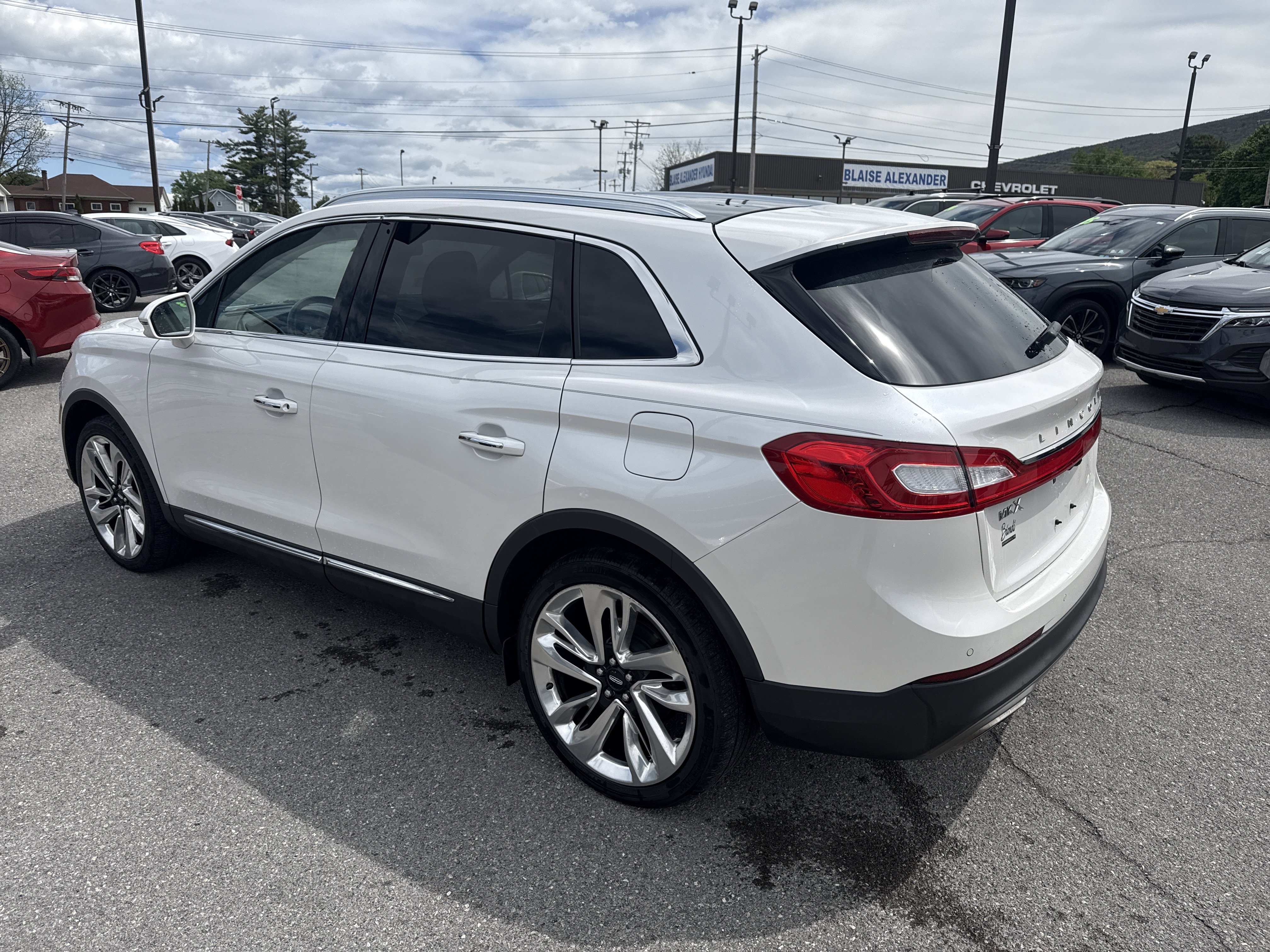 Used 2016 Lincoln MKX Reserve w/ Climate Package AWD/4WD image 6