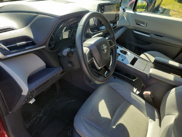 Used 2023 Toyota Sienna Limited FWD image 26