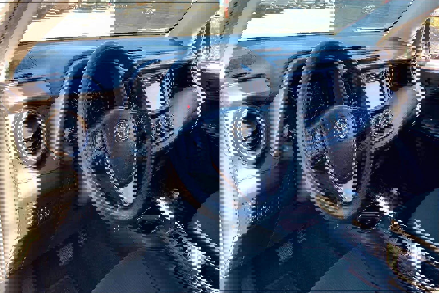 Used 2017 Toyota RAV4 LE image 16