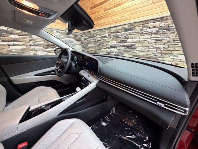 Certified 2023 Hyundai Elantra Limited w/ Preferred Accessory Package FWD image 16