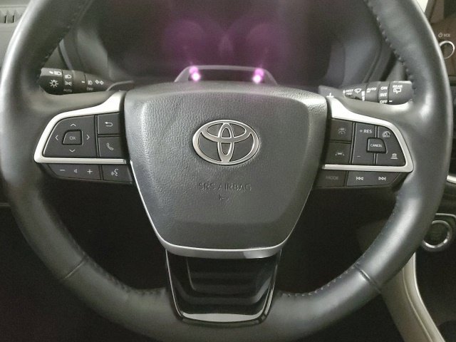 Used 2025 Toyota Grand Highlander AWD image 16