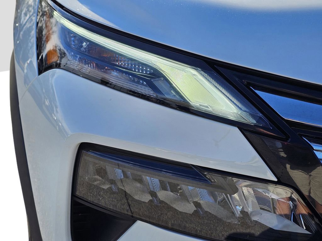 Used 2024 Nissan Rogue S image 4