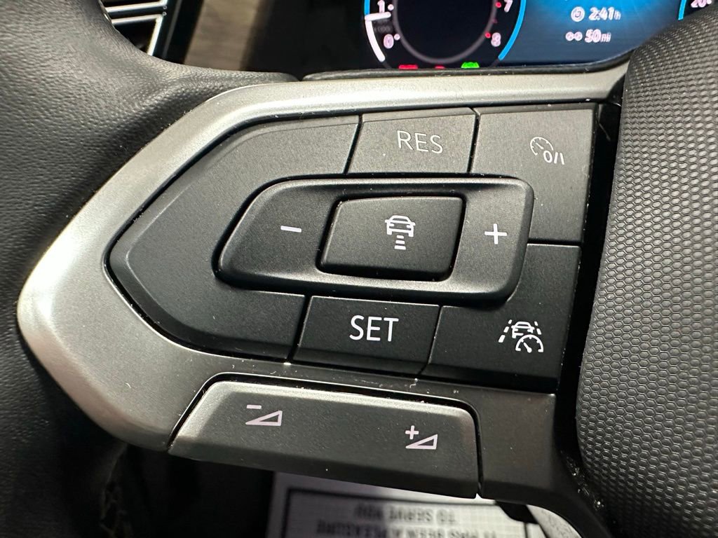 Used 2025 Volkswagen Atlas SE image 19