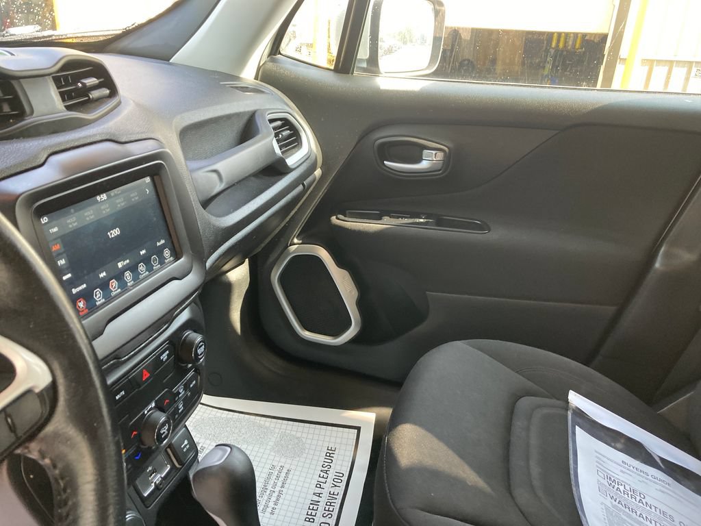 Used 2019 Jeep Renegade Latitude w/ Cold Weather Group AWD/4WD image 15