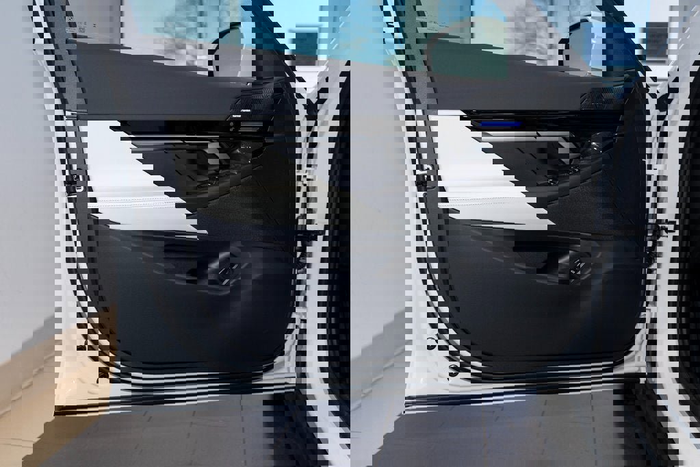 Used 2025 BMW 530i xDrive image 12