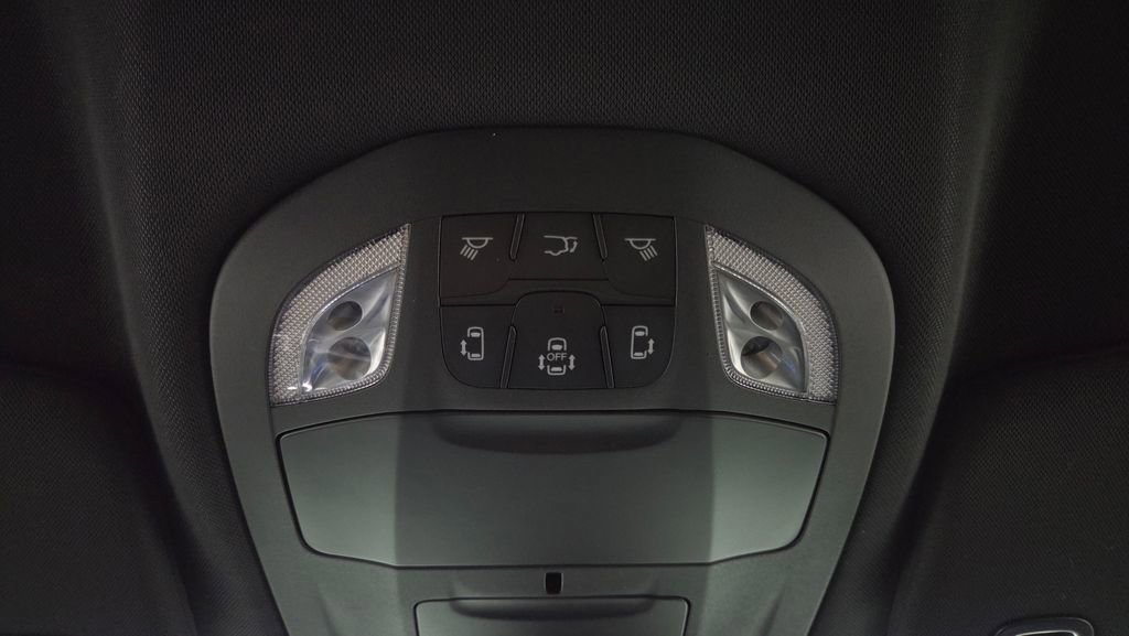 Used 2025 Chrysler Pacifica Select image 29