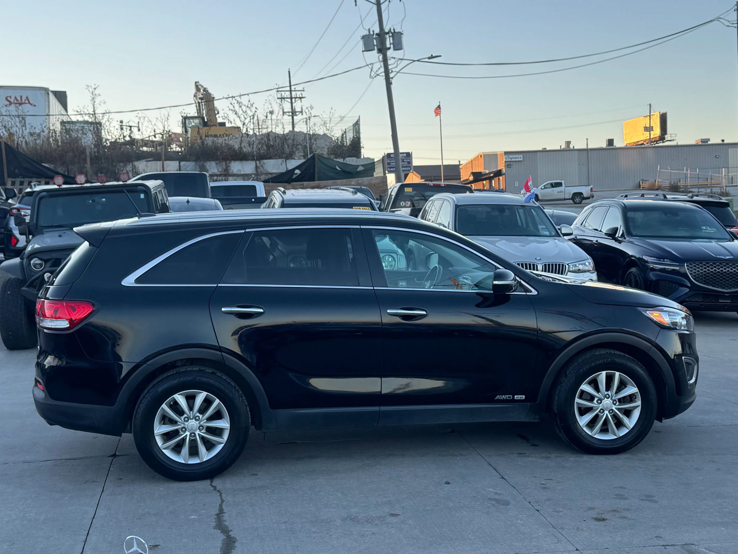 Used 2017 Kia Sorento LX Sport Utility 4D image 5