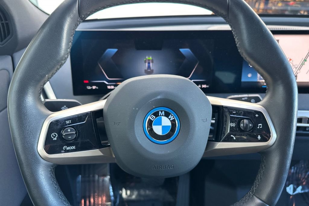 Used 2023 BMW iX xDrive50 image 25