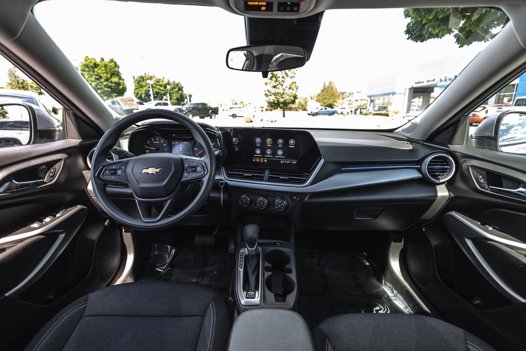 Used 2026 Chevrolet Trax LS w/ LS Convenience Package FWD image 19