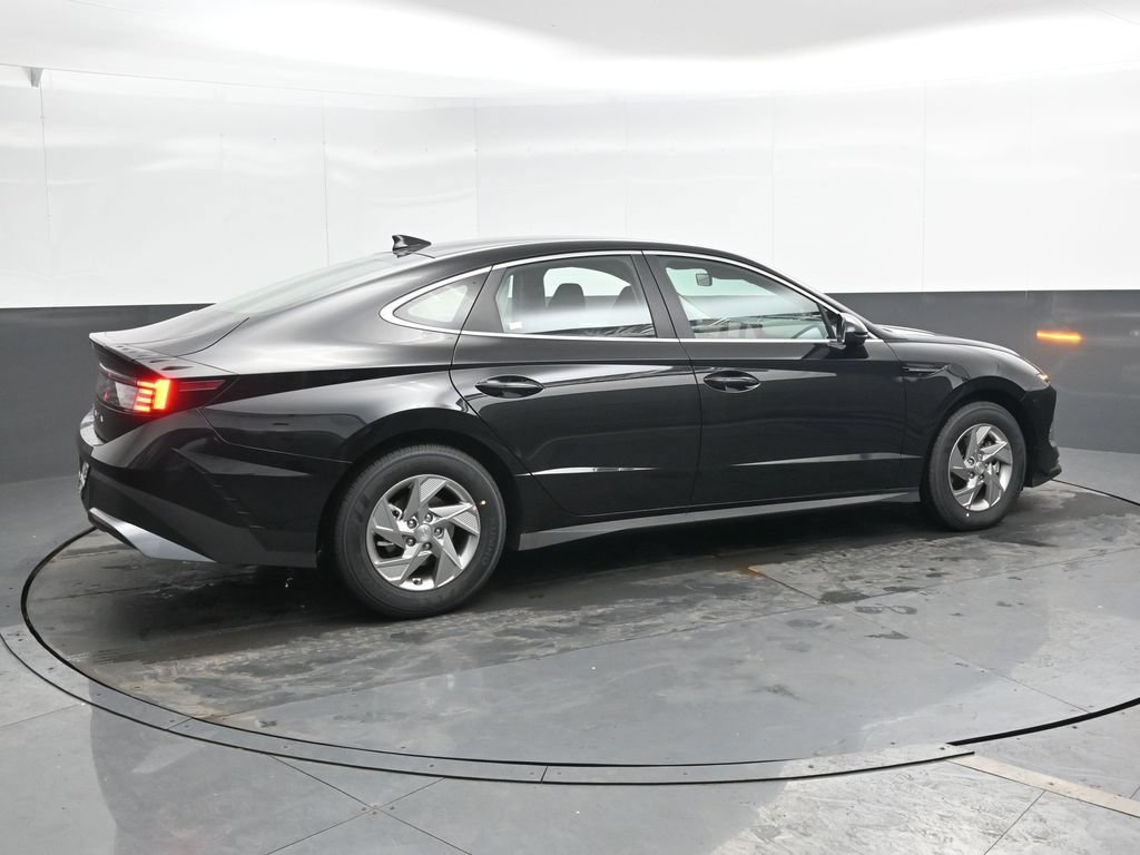 New 2026 Hyundai Sonata SE FWD image 2