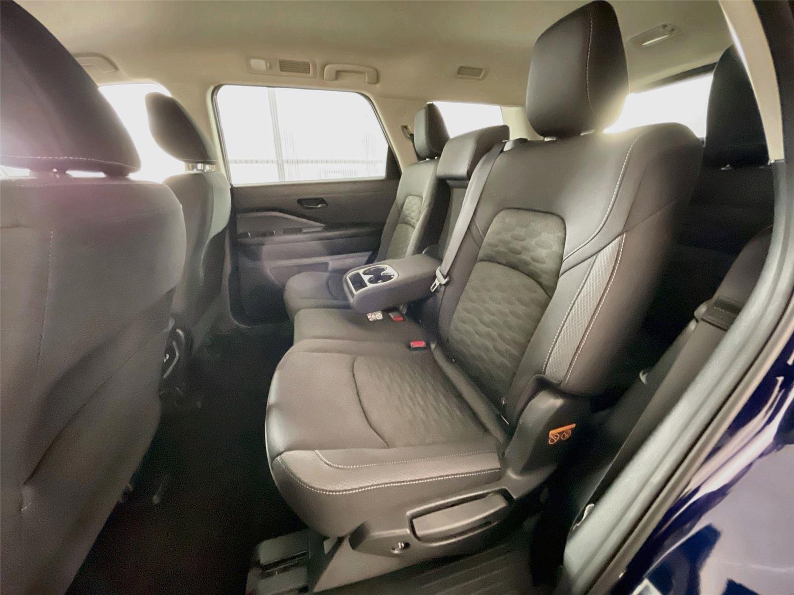 Used 2025 Nissan Pathfinder SV AWD/4WD image 36