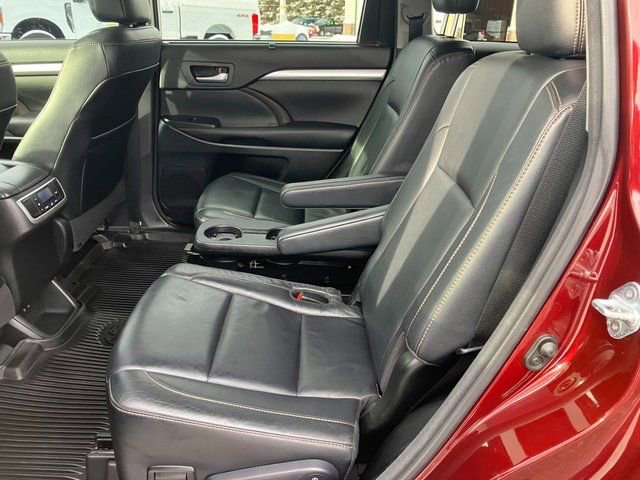 Used 2017 Toyota Highlander XLE image 18