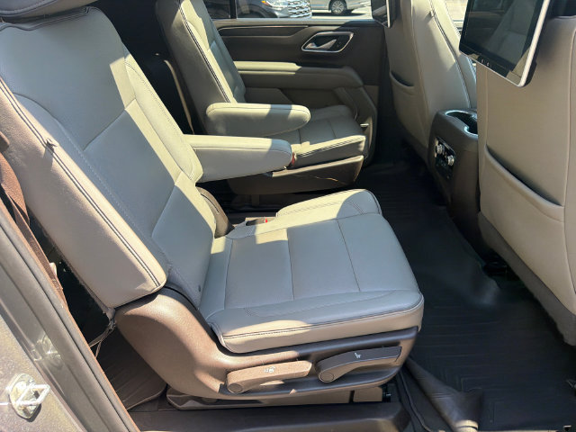Used 2022 GMC Yukon XL SLT w/ SLT Premium Package RWD image 17