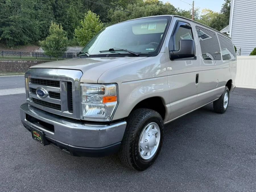 Used 2013 Ford E-350 and Econoline 350 XLT image 1