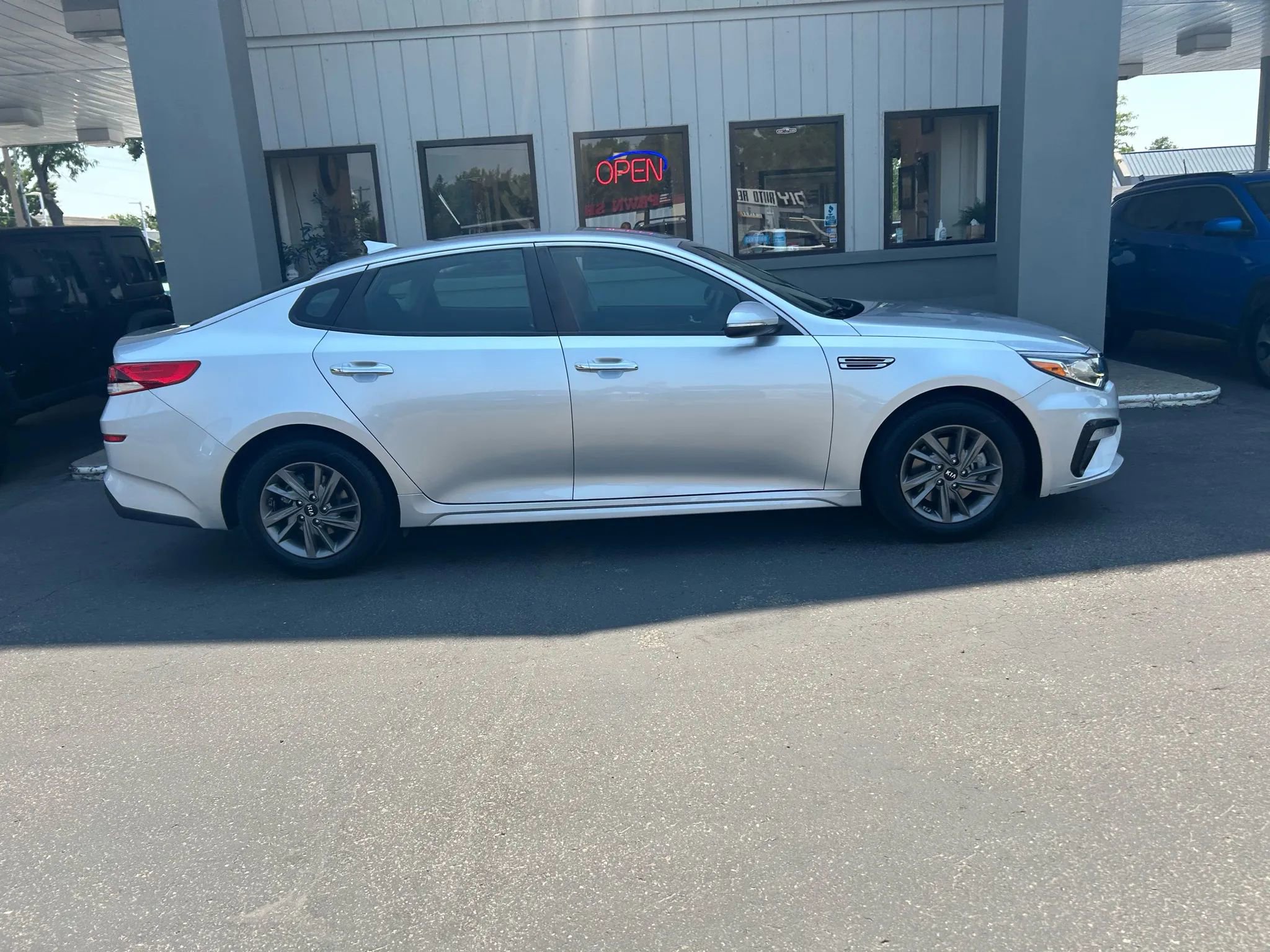 Used 2020 Kia Optima LX image 27
