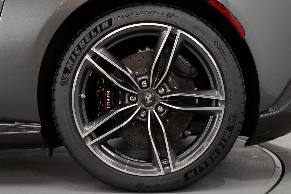 Used 2024 Ferrari Roma Spider image 21