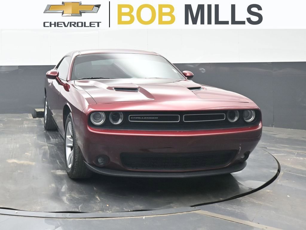 Used 2020 Dodge Challenger SXT image 1