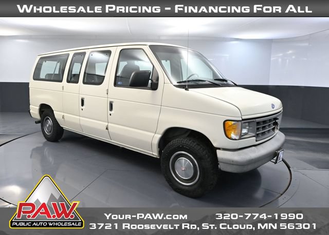Used 1995 Ford E-150 and Econoline 150 Club Wagon RWD image 1