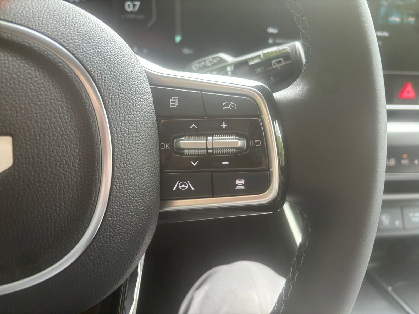 New 2026 Kia Carnival SX w/ SX Dark Edition Package FWD image 23